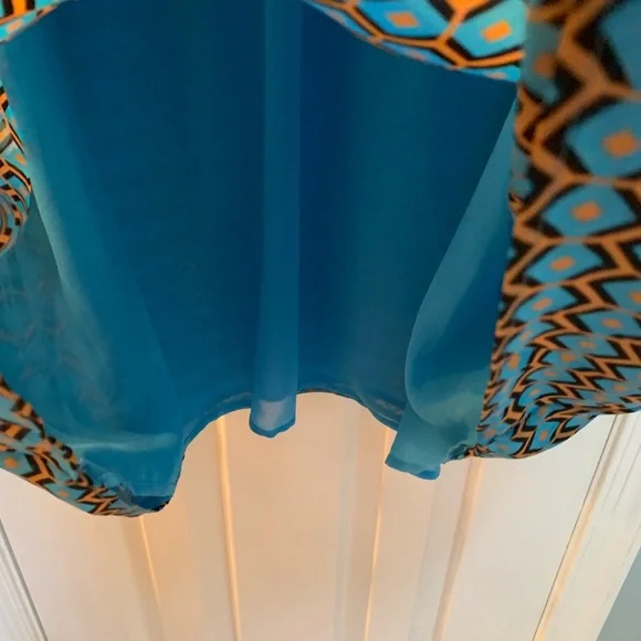 Calvin Klein Blouse you don’t want to pass up - Picture 5 of 9